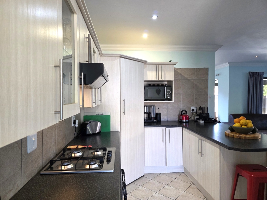 3 Bedroom Property for Sale in Wavecrest Eastern Cape